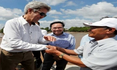 John Kerry boucle 50 ans de carrière par un retour au Vietnam