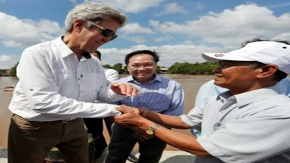 John Kerry boucle 50 ans de carrière par un retour au Vietnam