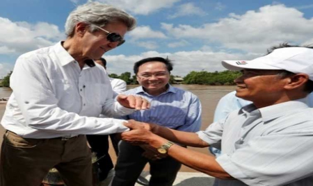 John Kerry boucle 50 ans de carrière par un retour au Vietnam