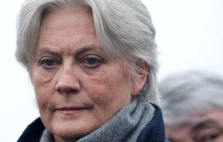 Affaire Pénélope Fillon : la pétition qui lui demande de rendre les 500 000 euros fait un carton