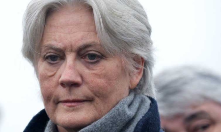 Affaire Pénélope Fillon : la pétition qui lui demande de rendre les 500 000 euros fait un carton