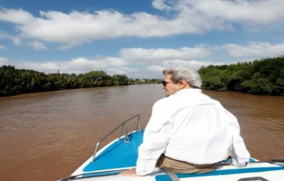 John Kerry boucle 50 ans de carrière par un retour au Vietnam