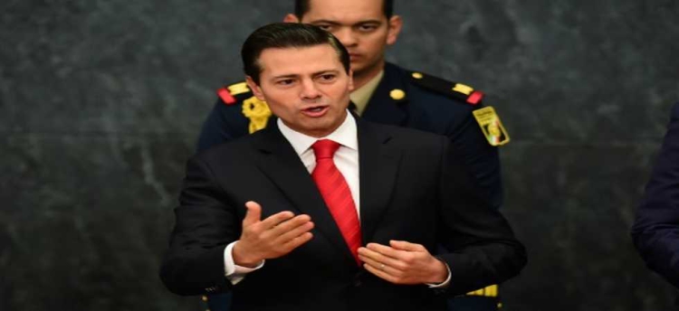 A l'offensive sur l'immigration, Trump durcit le ton face au Mexique