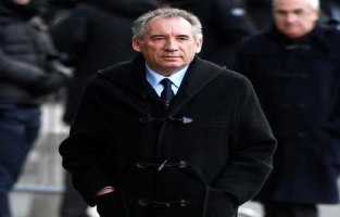 Présidentielle: Bayrou se tâte et fait durer le suspense