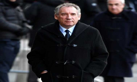 Présidentielle: Bayrou se tâte et fait durer le suspense