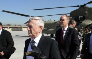 Irak: les Etats-Unis ne vont pas voler le pétrole, affirme Mattis