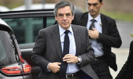 François Fillon se serait fait offrir pour plus de 48.000 euros de costumes