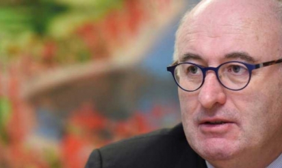 Le commissaire Hogan met les agriculteurs français en garde contre Le Pen
