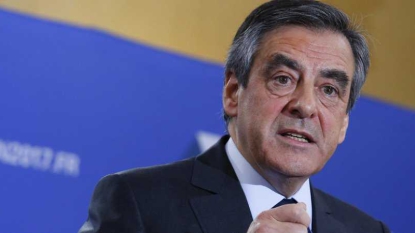 Roué de coups en plein meeting de Fillon