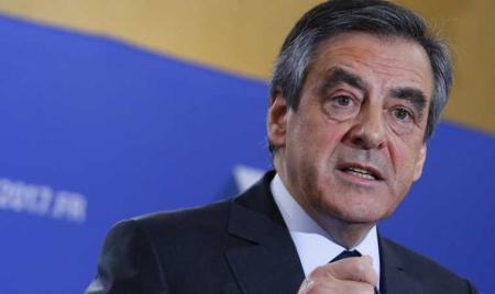 Roué de coups en plein meeting de Fillon