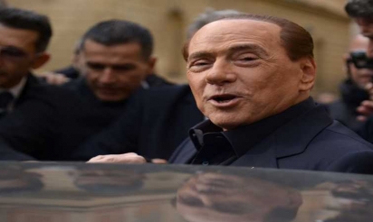 En Italie, l’attitude de Fillon rappelle Berlusconi