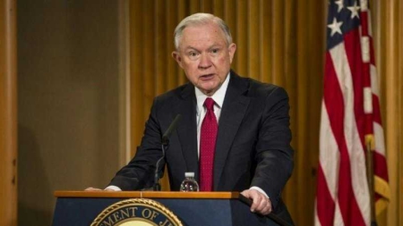 Etats-Unis : le ministre de la Justice accusé d’avoir caché des contacts avec Moscou