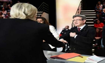 Mélenchon très bon, Fillon solide, Macron inégal, selon des experts