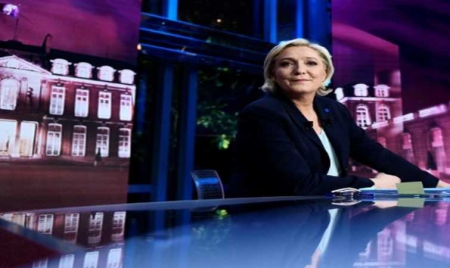 Macron défie Le Pen sur ses terres