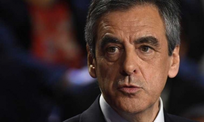 Soupçonné d’avoir rendu les mauvais costumes, Fillon dénonce des accusations grotesques