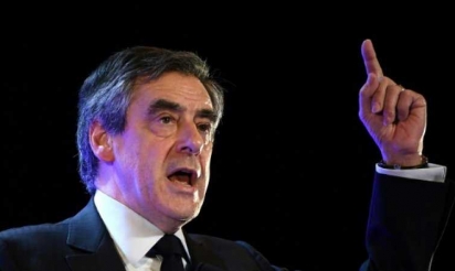 Fillon accuse Macron de supercherie