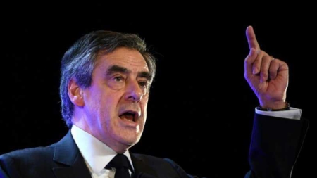 Fillon accuse Macron de supercherie