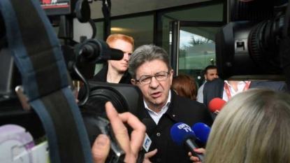 Taper sur les médias ou blaguer sur Snapchat, tout est bon pour une campagne anti-système