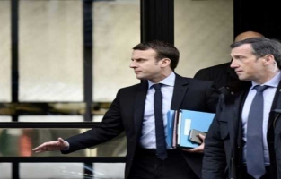 Macron défie Le Pen sur ses terres