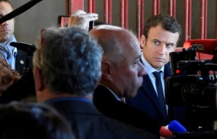 Macron attaque la combine de Le Pen avec Dupont-Aignan
