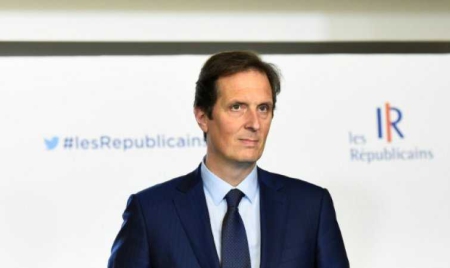 Chartier (LR) attaque Macron sur ses revenus