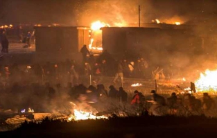 Le camp de migrants de Grande-Synthe réduit en cendres 