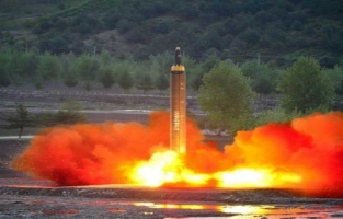  Pyongyang affirme que son nouveau missile peut porter une charge nucléaire 