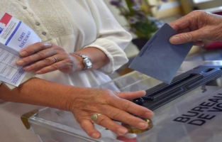 Les Français votent pour le 1er tour des législatives, grand renouvellement en vue