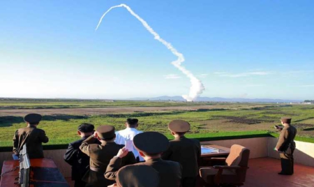 Corée du Nord Kim supervise l’essai d’un nouveau système antiaérien