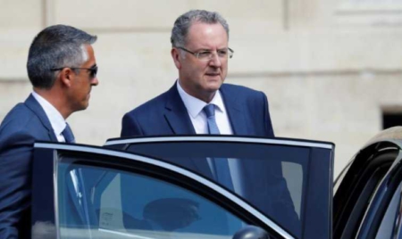 Ferrand exclut de démissionner, Macron appelle le gouvernement à la solidarité