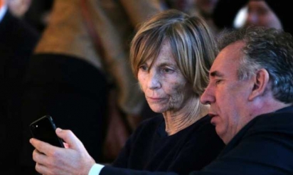 Emploi d’assistants Sarnez porte plainte pour dénonciation calomnieuse