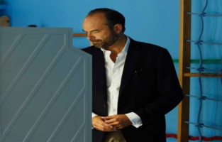 Les Français votent pour le 1er tour des législatives, grand renouvellement en vue