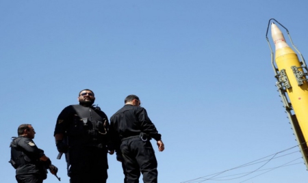 L’Iran dit poursuivre son programme balistique, condamne les nouvelles sanctions