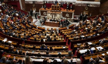 Premier volet d’interdiction du travail en famille pour les élus voté à l’Assemblée