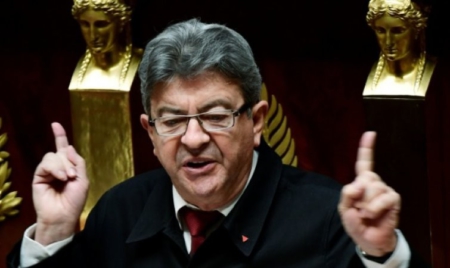 Mélenchon raille l’ivresse des sommets de Macron