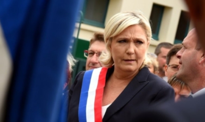 Le Pen veut retrouver son costume de cheffe du FN et d’opposante à Macron