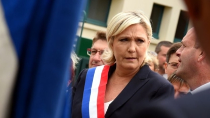 Le Pen veut retrouver son costume de cheffe du FN et d’opposante à Macron