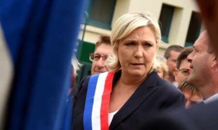 Le Pen veut retrouver son costume de cheffe du FN et d’opposante à Macron