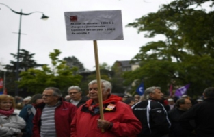 Des retraités manifestent contre la hausse de la CSG