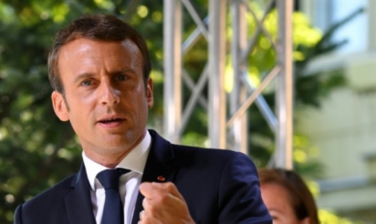 Macron va rompre son silence radio, et fait du off