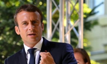 Macron va rompre son silence radio, et fait du off