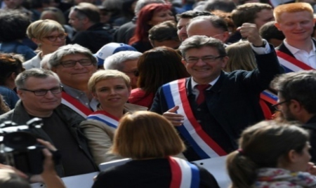 Mélenchon mobilise dans la rue contre le coup d’Etat social de Macron