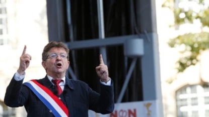 Drapeau européen: Macron n’a pas le droit de l’imposer, juge Mélenchon