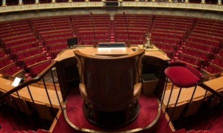 Drapeau européen le bureau de l’Assemblée confirme sa présence dans l’hémicycle