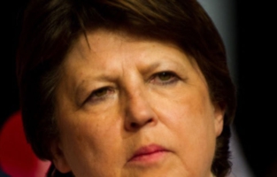 Agence du médicament la charge de Martine Aubry contre Emmanuel Macron