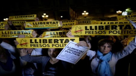 Le président catalan destitué sous le coup d’un mandat d’arrêt