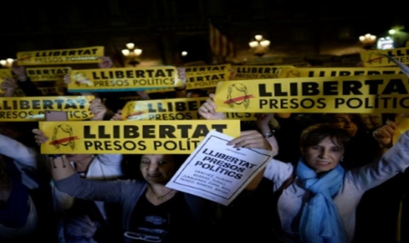 Le président catalan destitué sous le coup d’un mandat d’arrêt