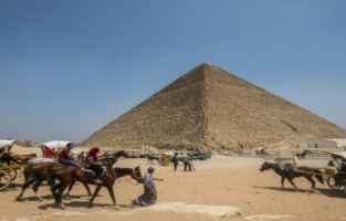 Egypte une énorme cavité découverte au coeur de la pyramide de Khéops