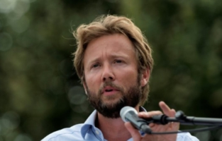 Vallaud (PS) Dussopt a craché au visage des députés socialistes