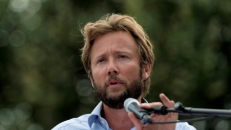 Vallaud (PS) Dussopt a craché au visage des députés socialistes